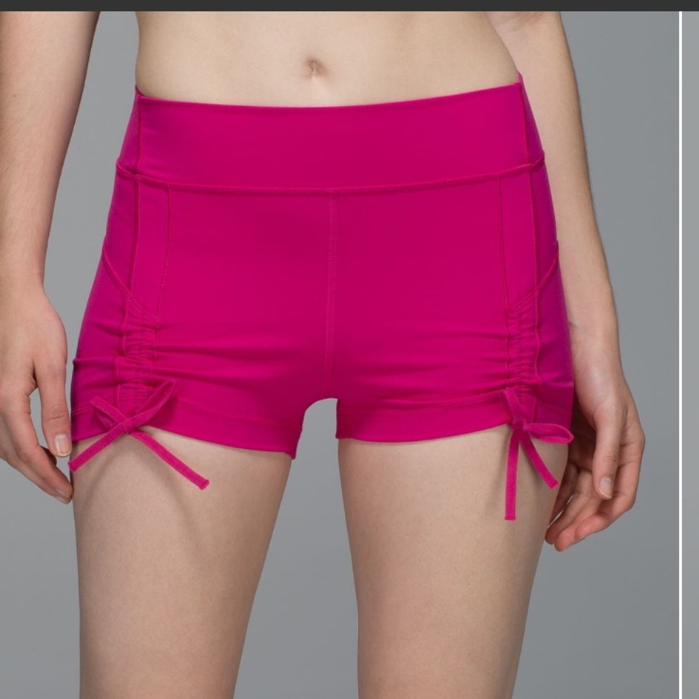 lululemon athletica Liberty Short - Jewel Magenta size 4 beautiful